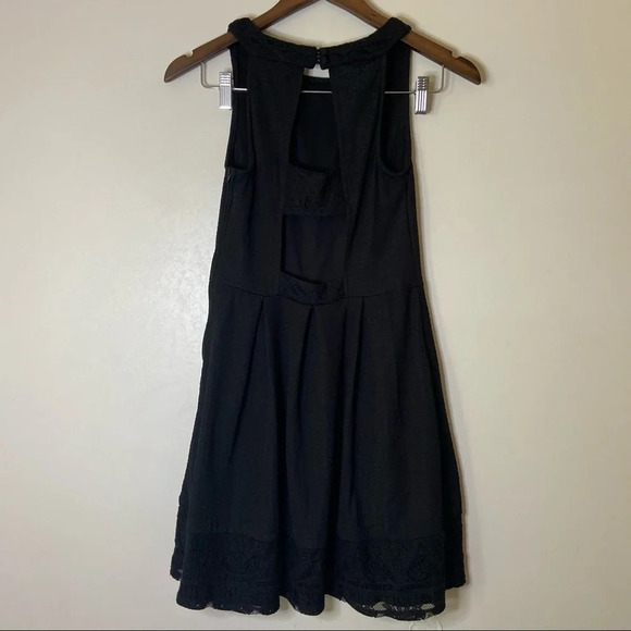 Lace Midi / Mini Dress Black Sleeveless Pleated Open Back Dress Size Small Event - Picture 8 of 13